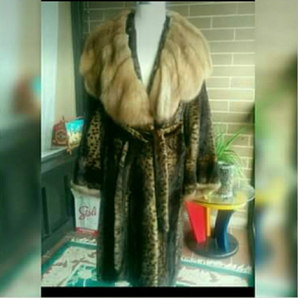 COPY - 💯% Fur Gorgeous mink coat, sable collar